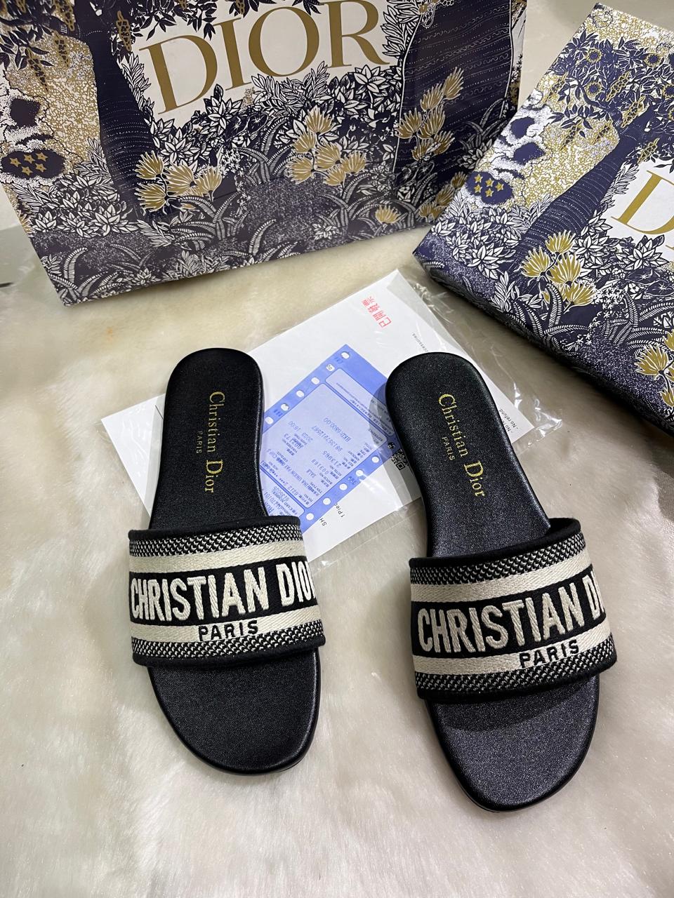 Slide Sandals / christan Dior (Dway Sandal )