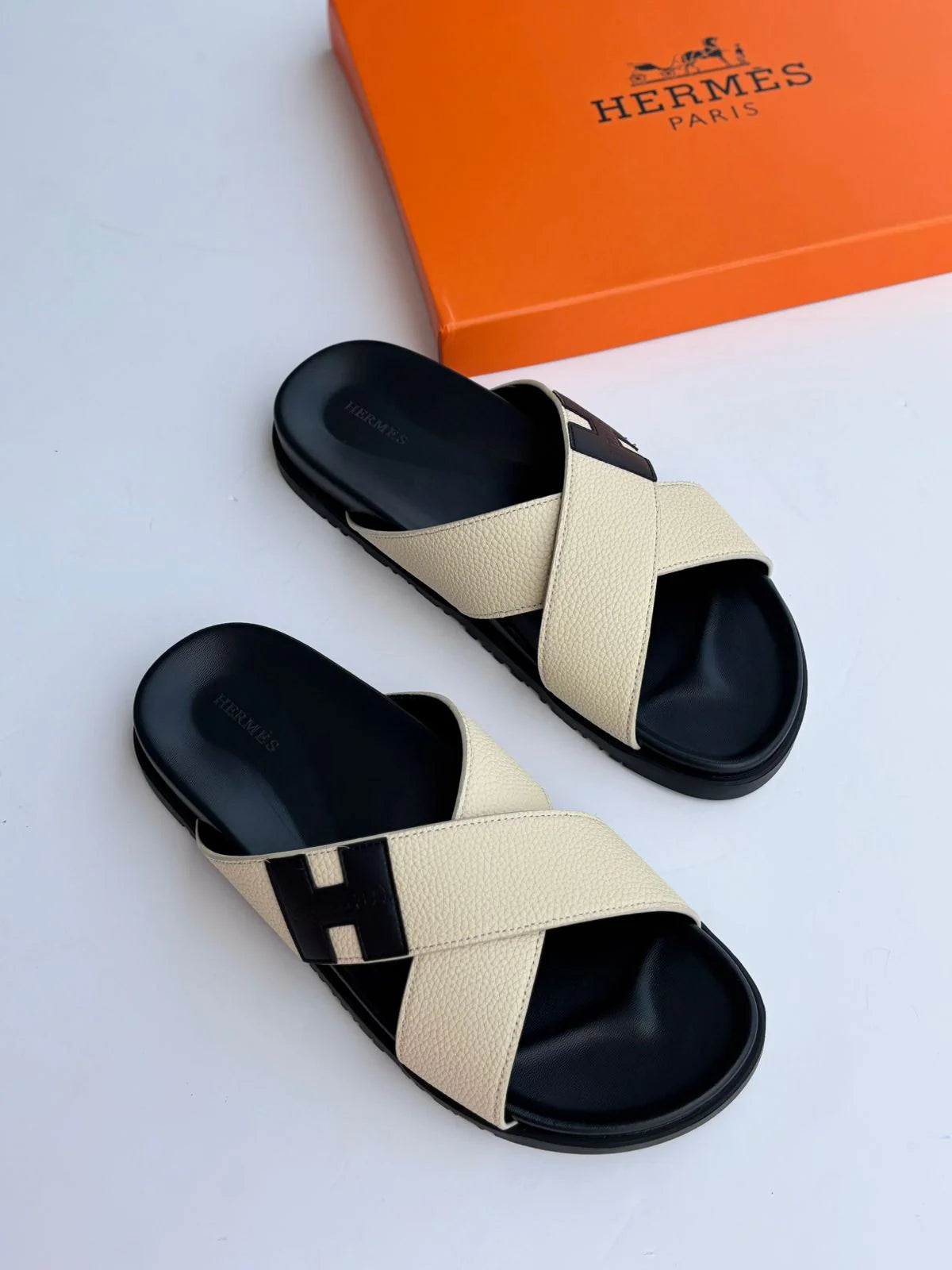 Hermès Men’s Slippers – Luxury Comfort & Style (High copy)