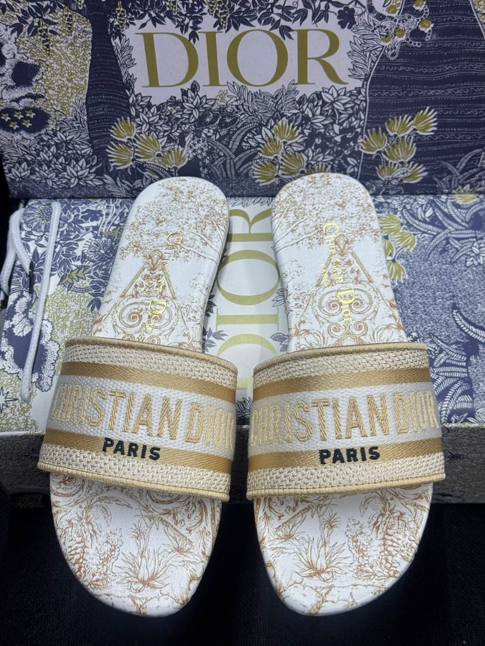 Slide Sandals / christan Dior (Dway Sandal )