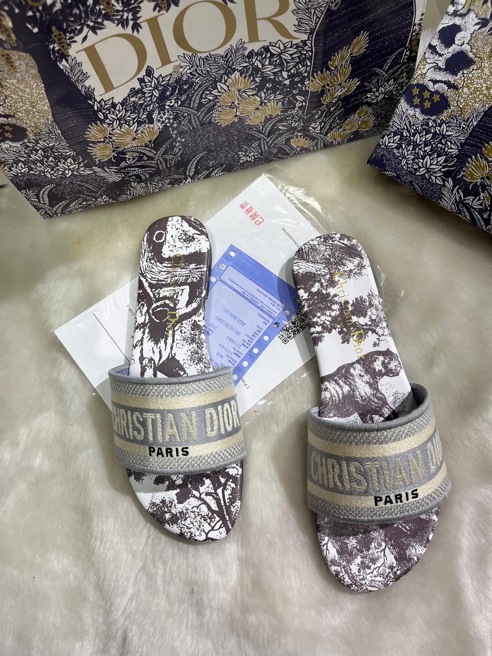 Slide Sandals / christan Dior (Dway Sandal )