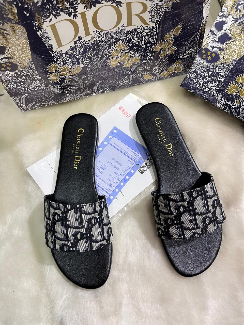 Slide Sandals / christan Dior (Dway Sandal )